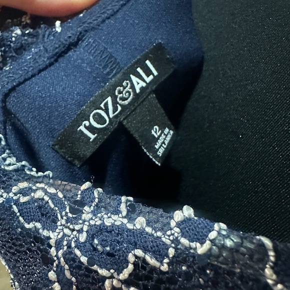 Roz & Ali Navy Floral Lace Dress size 12 🦄 - Picture 5 of 5